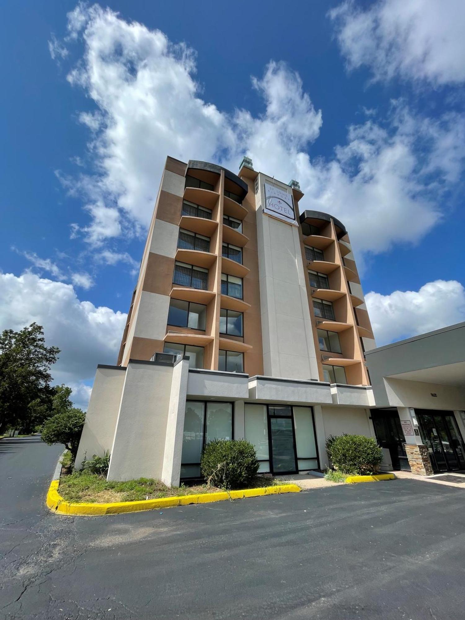 Saint Louis Airport Hotel Woodson Terrace Exterior photo