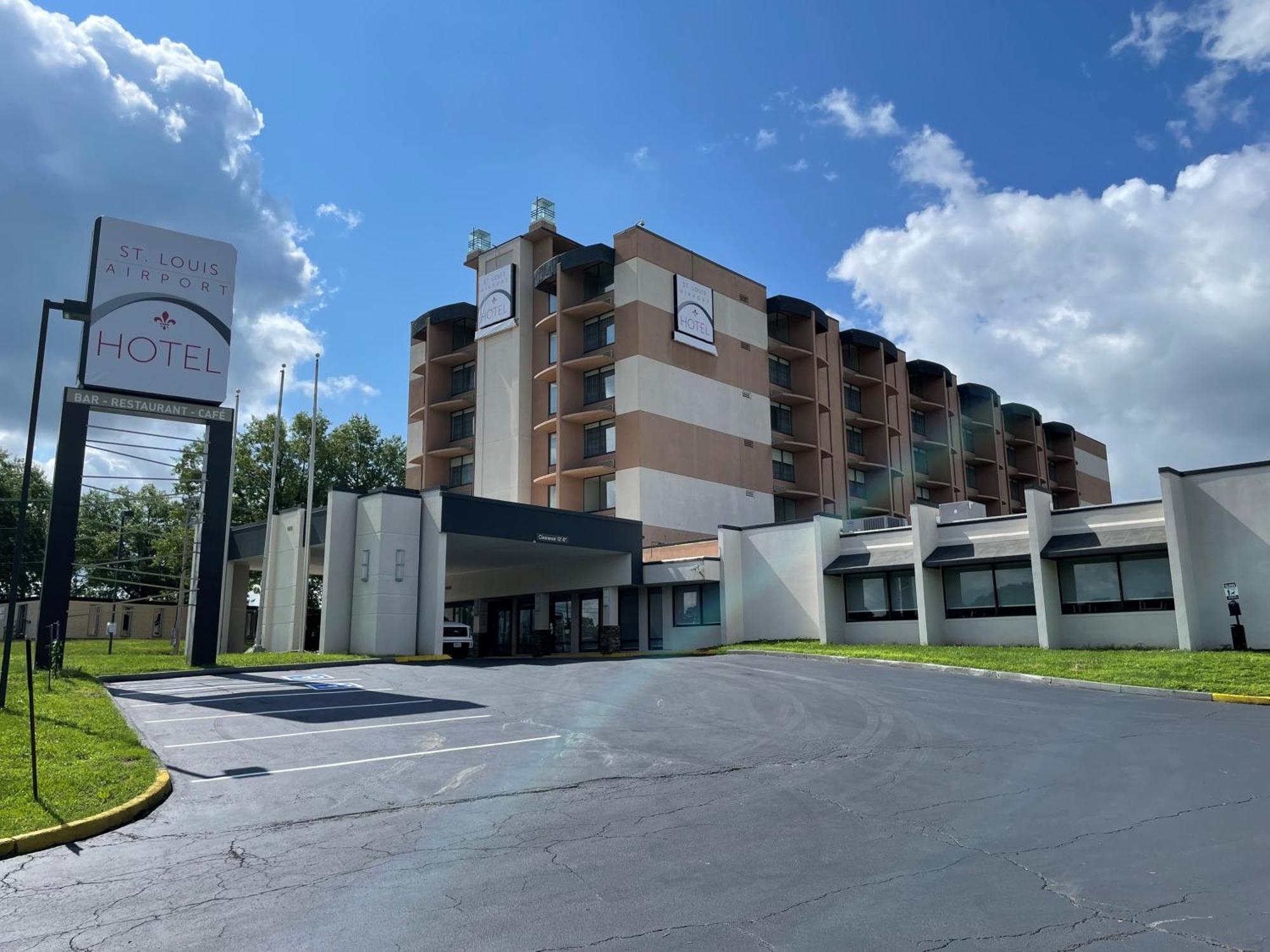 Saint Louis Airport Hotel Woodson Terrace Exterior photo