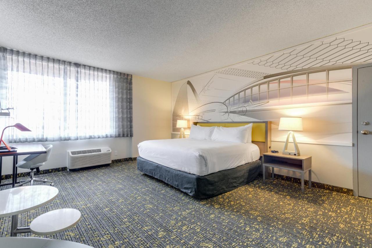 Saint Louis Airport Hotel Woodson Terrace Exterior photo
